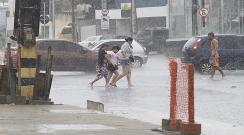 Chuvas em Fortaleza complicam a situação do trânsito nesta sexta-feira