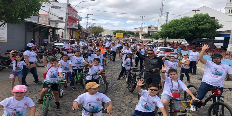 BOA VIAGEM – Alunos do Colégio Paulo Davidson realizam passeio de bicicleta