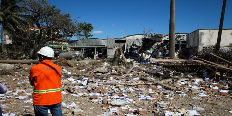 Explosão em fábrica de refrigerante atinge casas, assusta moradores e deixa um ferido em Fortaleza