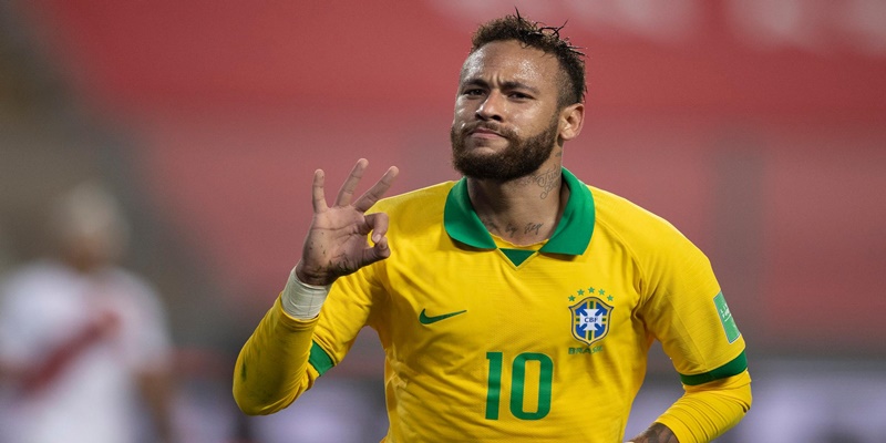 Neymar marca três gols, passa Ronaldo e conduz virada do Brasil sobre o Peru