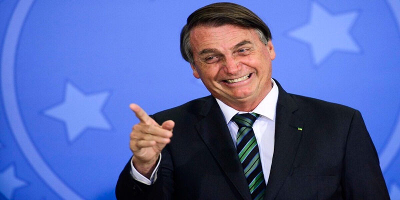 Bolsonaro diz que auxílio emergencial deve voltar em março e por até quatro meses