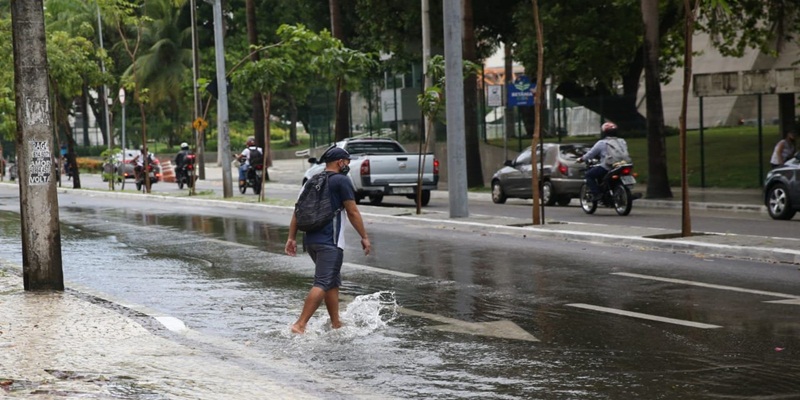 Fortaleza amanhece com chuva nesta segunda-feira (22); Cariri concentra maiores acumulados