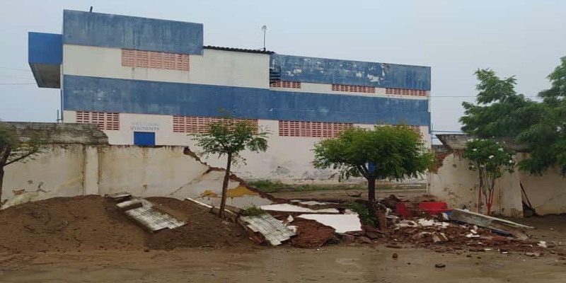 Muro do Estádio Serjão cai após chuva de 58mm