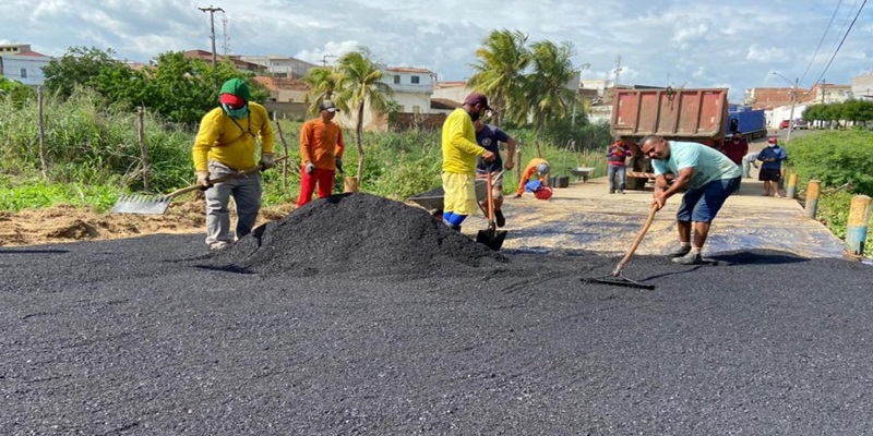 Passagem molhada da Vila Holanda recebe manta asfáltica