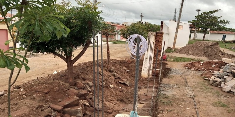 Muros do Estádio Serjão estão sendo reconstruidos