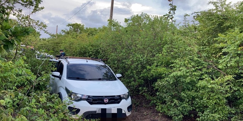 Motorista é encontrado morto em matagal dentro do próprio veículo após fazer corrida na Grande Fortaleza