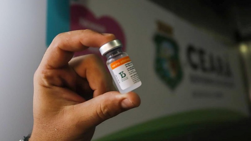 Ceará recebe 345.200 doses entre Coronovac e Pfizer nesta sexta