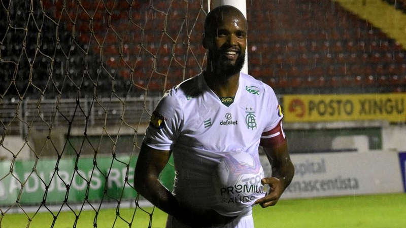 “Podemos brigar por coisas grandes”, afirma zagueiro Messias, do Ceará, sobre o Brasileirão