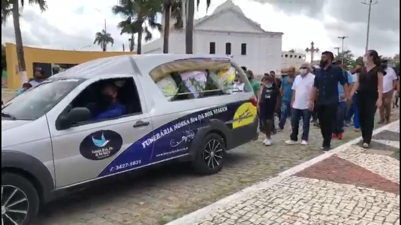 Corpo do Ex-prefeito Argeu Vieira é sepultado na manhã desta segunda-feira