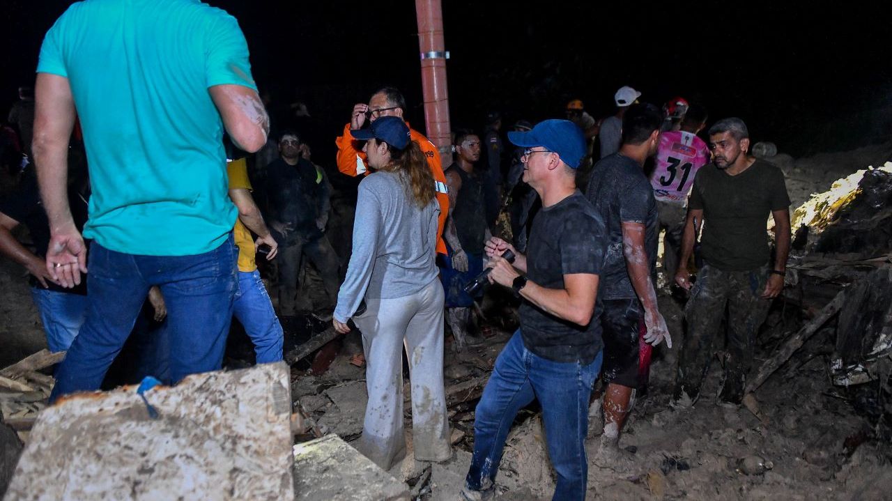 Deslizamento em Manaus soterra casas e deixa mortos e desaparecidos