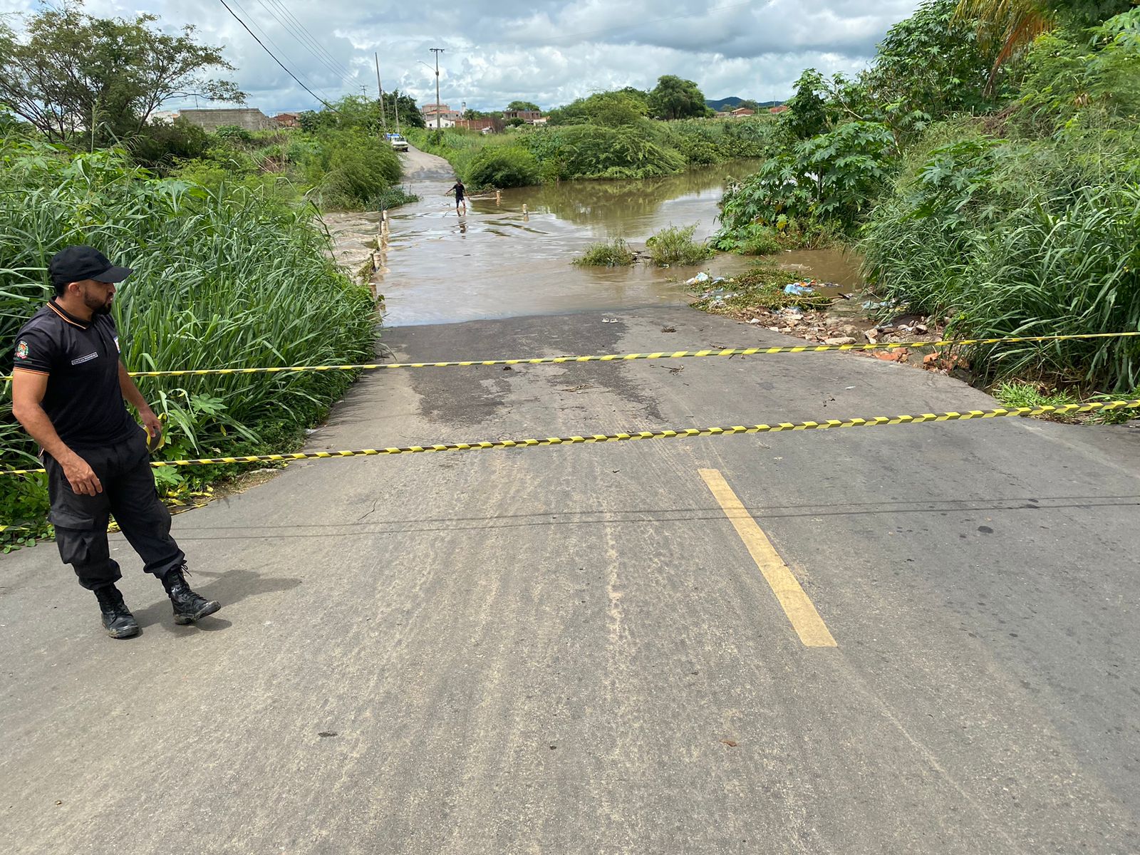 Defesa Civil interdita trechos onde a correnteza do rio Boa Viagem está mais forte