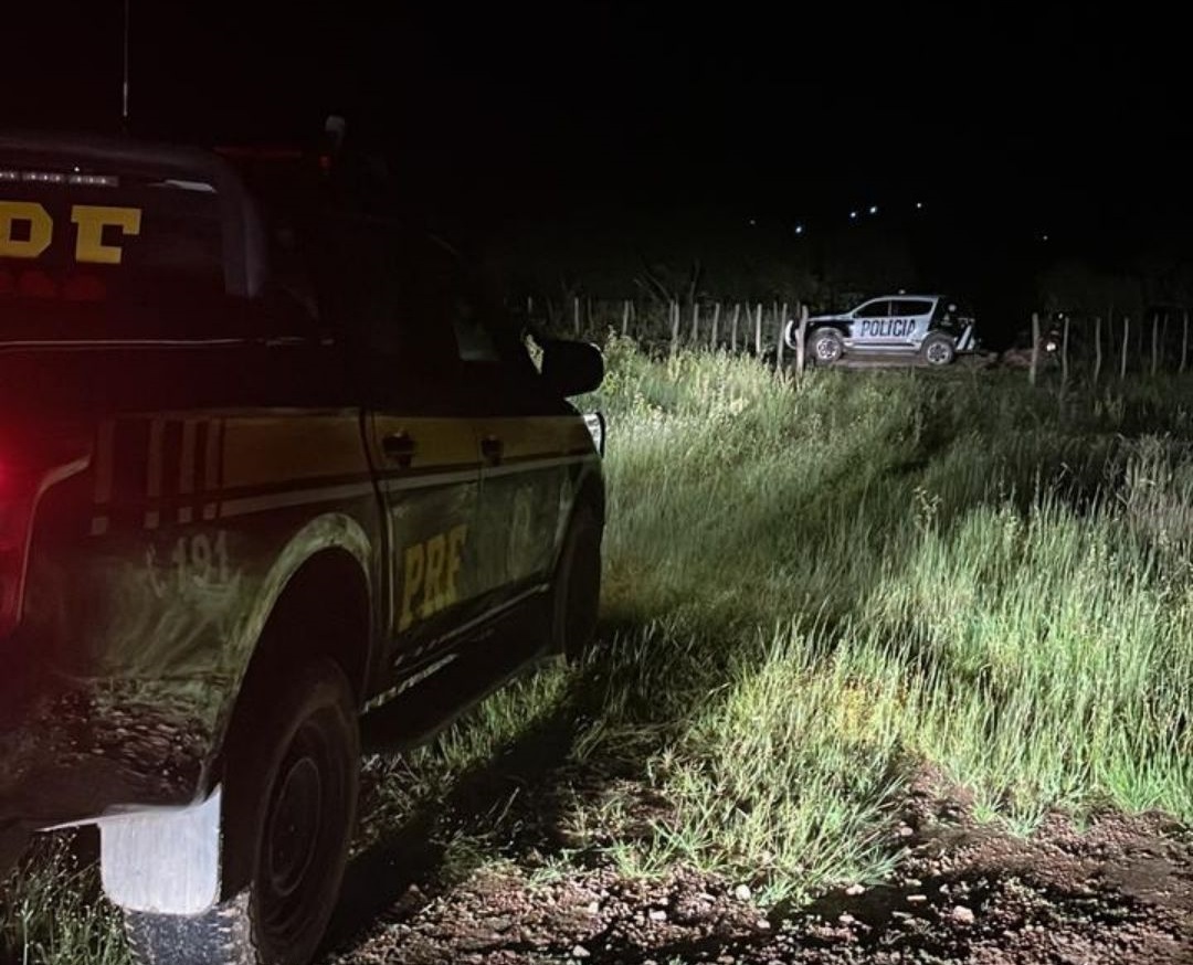 Veículo é encontrado abandonado e atolado na Zona Rural de Boa Viagem