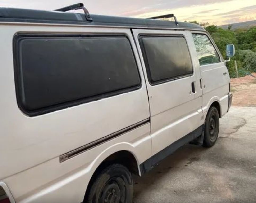 Van com produtos de limpeza pega fogo em Juazeiro/ Boa Viagem