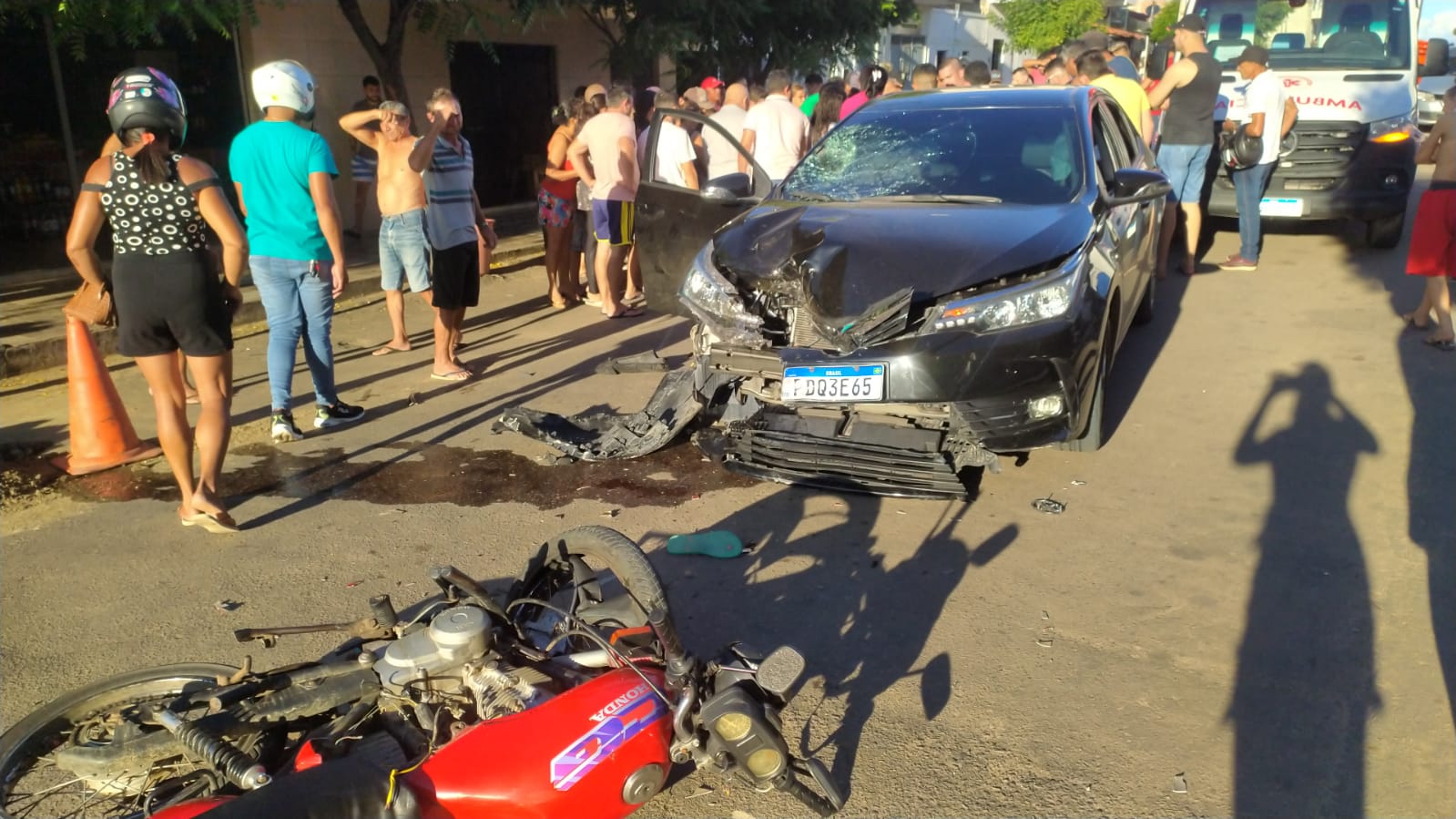 Colisão entre carro e moto deixa uma vítima fatal