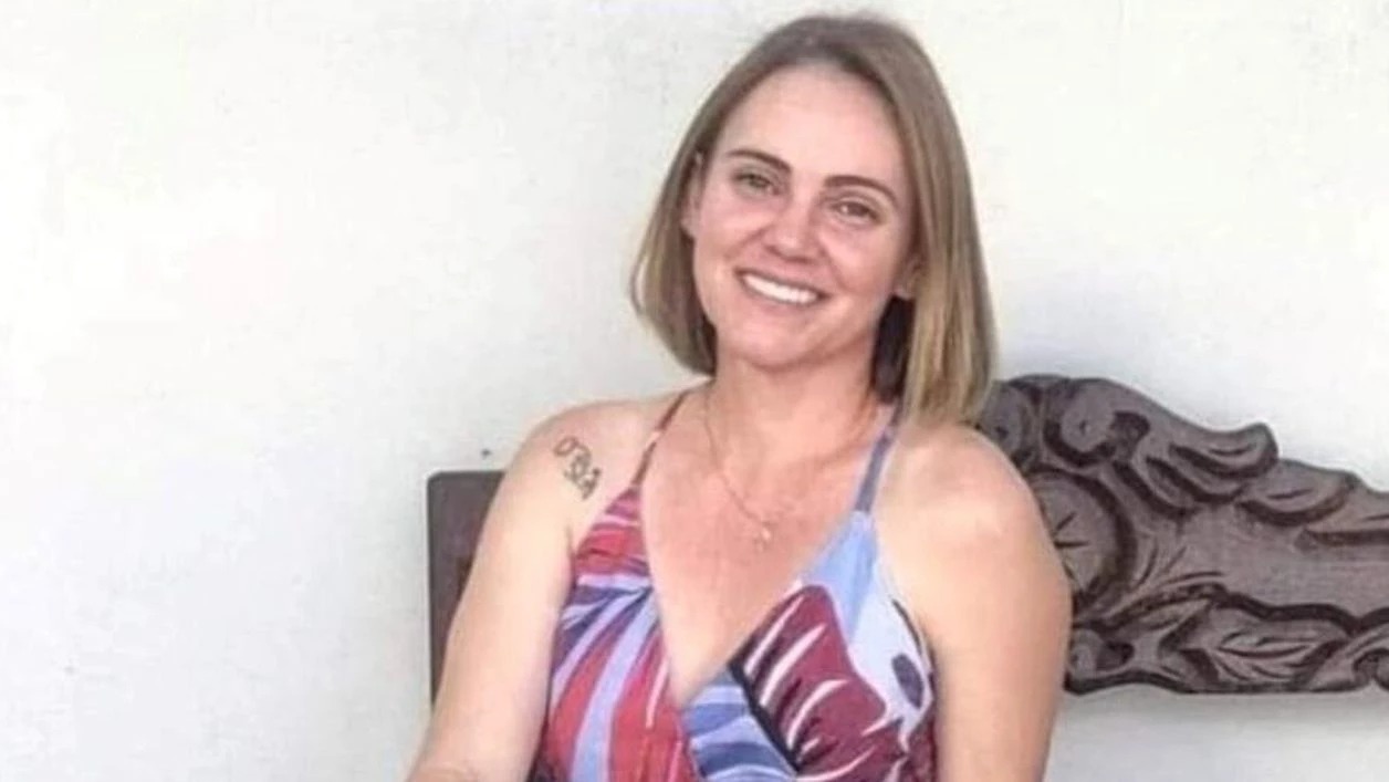 Mulher morre após fazer lipo em MG; biomédica foi presa após procedimento