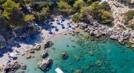 Turista morre na Grécia atingido por raio enquanto praticava esporte no mar