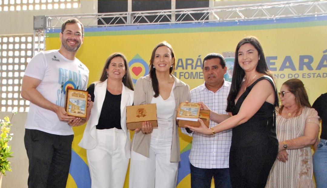 Primeira Dama do Estado Lia Freitas, faz entrega dos cartões do Programa Ceará Sem Fome em Boa Viagem