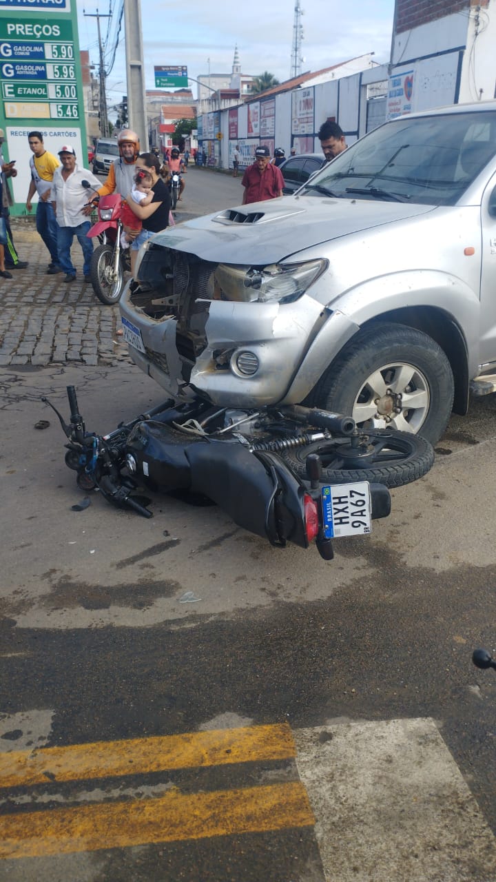 Colisão entre carro e moto é registrada próximo a ponte do Bairro de Fátima