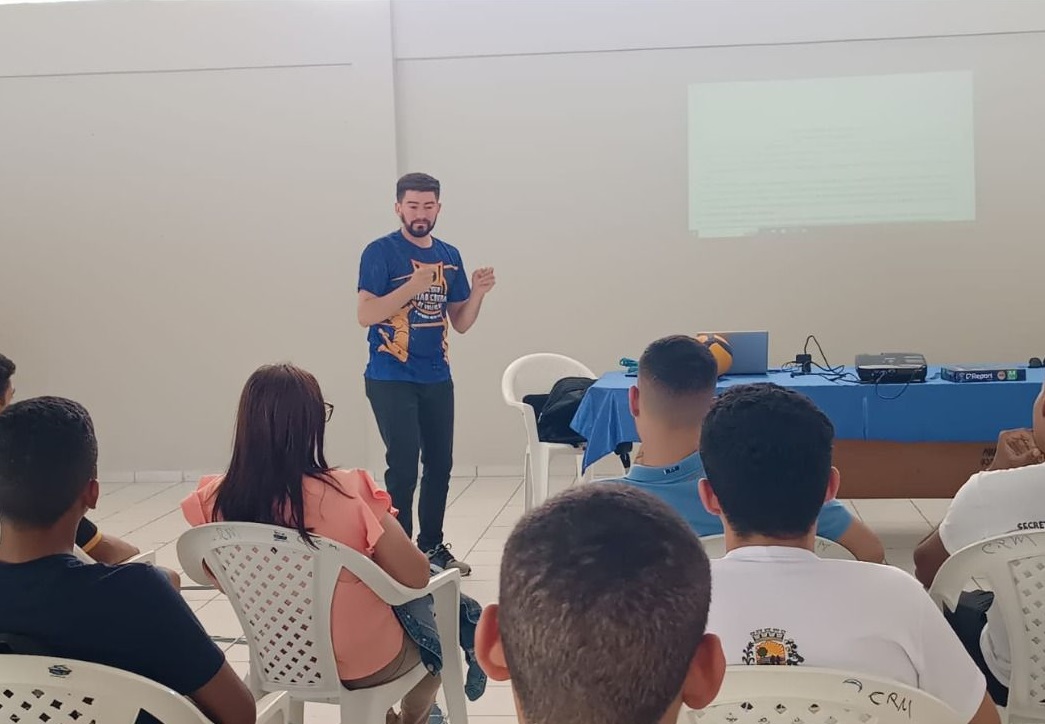 Secretaria de Esportes realiza curso para praticantes de voleibol