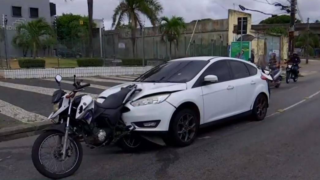 Motorista com sinais de embriaguez atropela motociclista de app com passageiro em Fortaleza