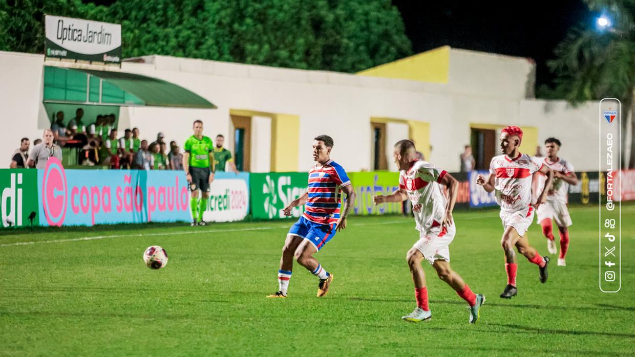 Em jogo de dois apagões, Fortaleza perde para o CRB e está eliminado da Copinha