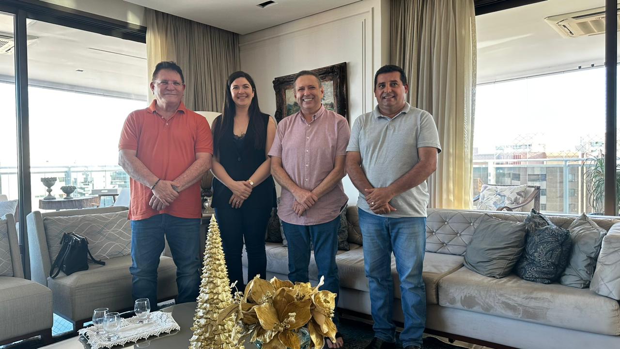 Prefeito Regis Carneiro, vice  Ellen Assef e  ex-prefeito Fernando Assef anunciam continuidade de aliança para 2024