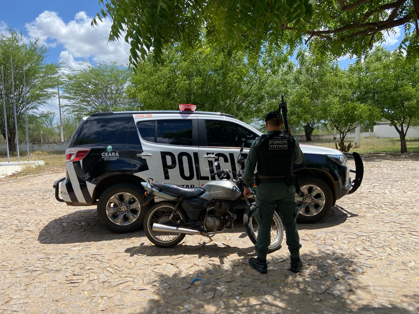 Moto com sinais de adulteração é apreendida no Bairro Colibris, em Tauá