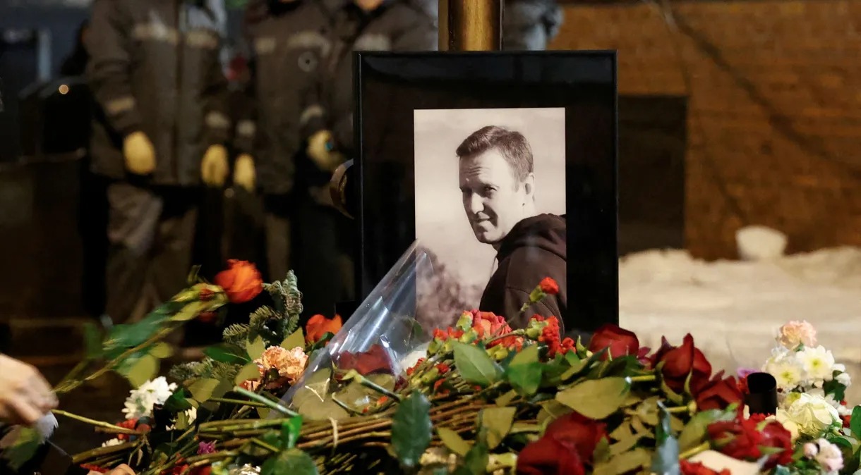 Igreja Ortodoxa Russa suspende padre que orou no túmulo de Navalny