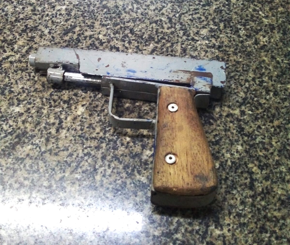 Aiuaba: Criança de 8 anos ameaça colega de aula com pistola artesanal