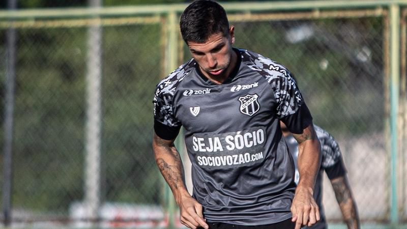Léo Condé realiza treino no Ceará com foco em posicionamento para duelo contra o Paysandu