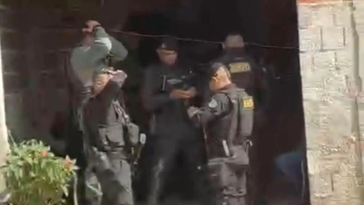 Polícia prende suspeito de chacina em Limoeiro do Norte; outro é morto após troca de tiros