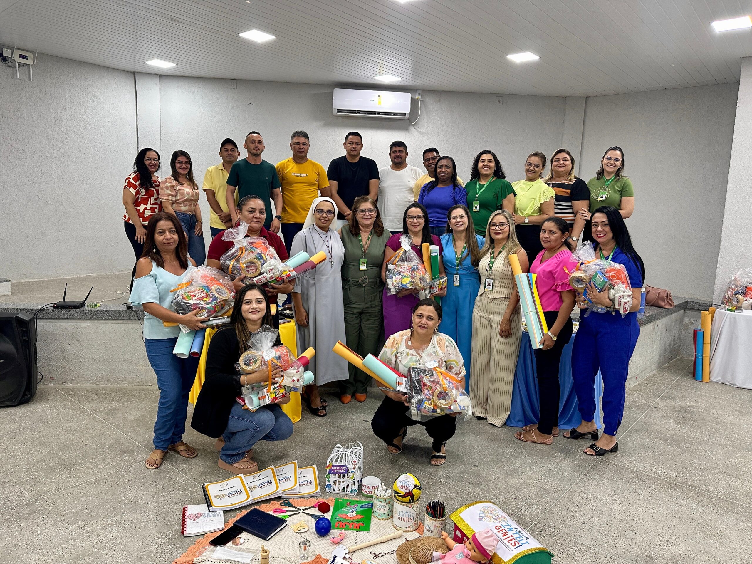 Professores boa-viagenses recebem Kits do programa InteliGENTES