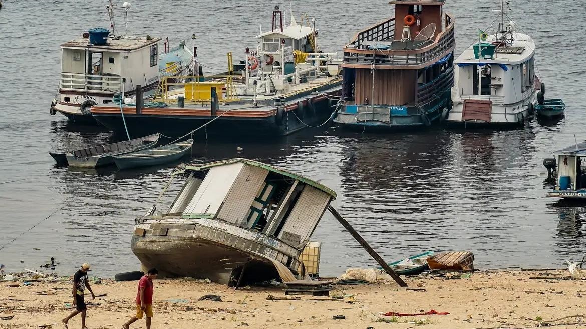 Prefeitura de Manaus declara situação de emergência devido à seca no Rio Negro