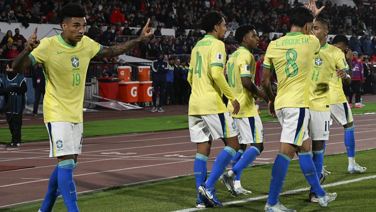 Brasil vence Chile de virada em Santiago e respira nas Eliminatórias