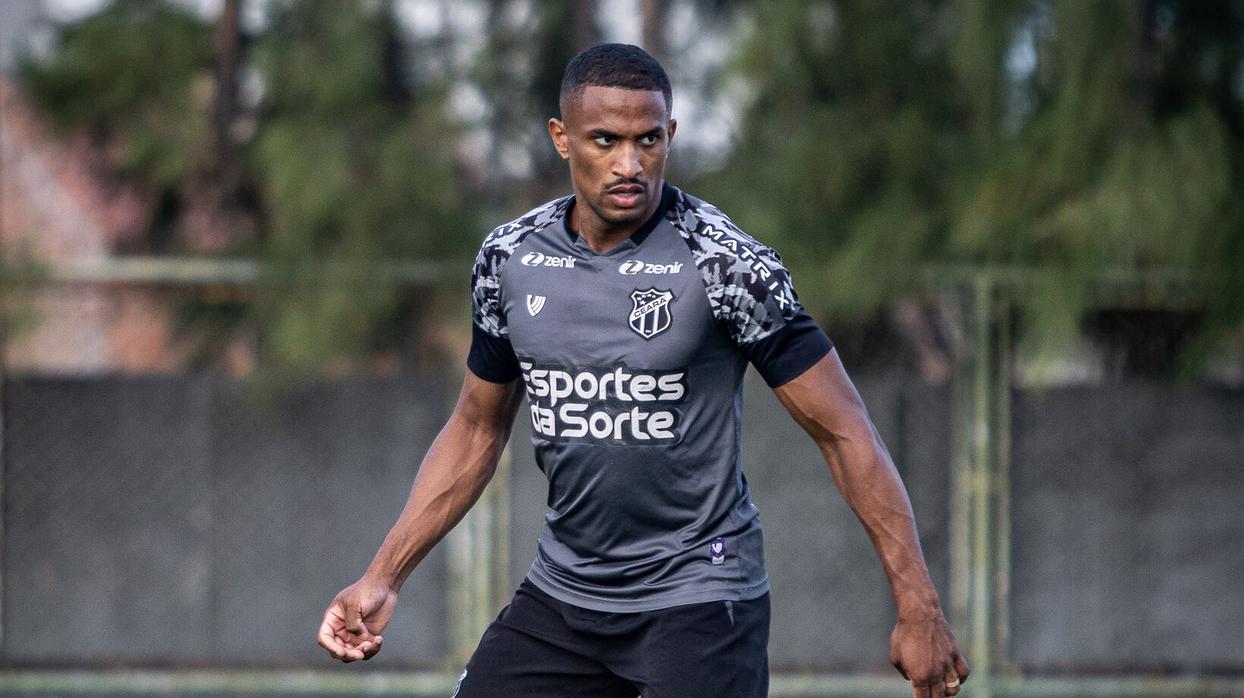 Após dores na panturrilha, Saulo Mineiro aparece treinando com bola no Ceará