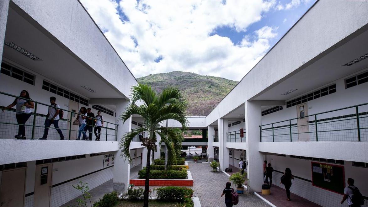 Incerteza sobre o Pé-de-Meia põe em risco benefício para 282,4 mil estudantes no Ceará; ministros garantem pagamento