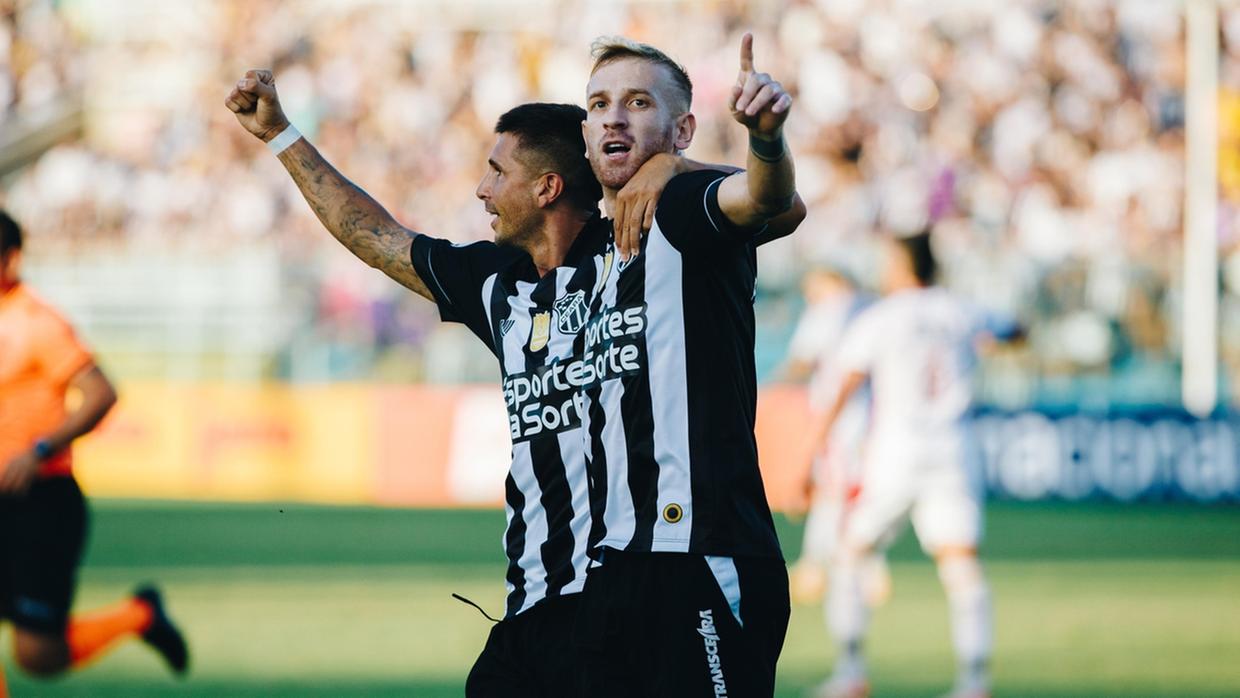 Ceará goleia o Barbalha no PV e garante vaga na semifinal do Campeonato Cearense