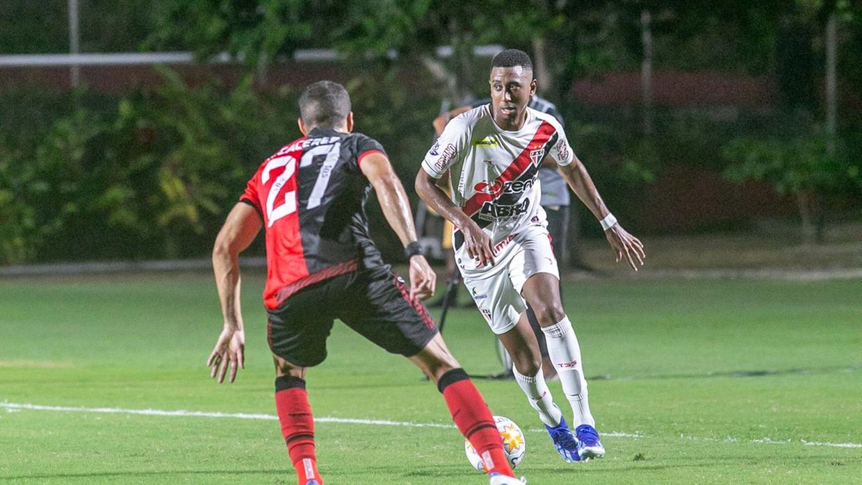 Ferroviário perde para o Vitória por 2 a 1 no Barradão pela Copa do Nordeste