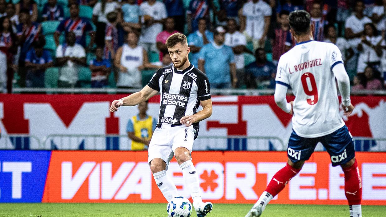 Com gol de pênalti polêmico nos acréscimos, Ceará perde para Bahia em Salvador pela Série A