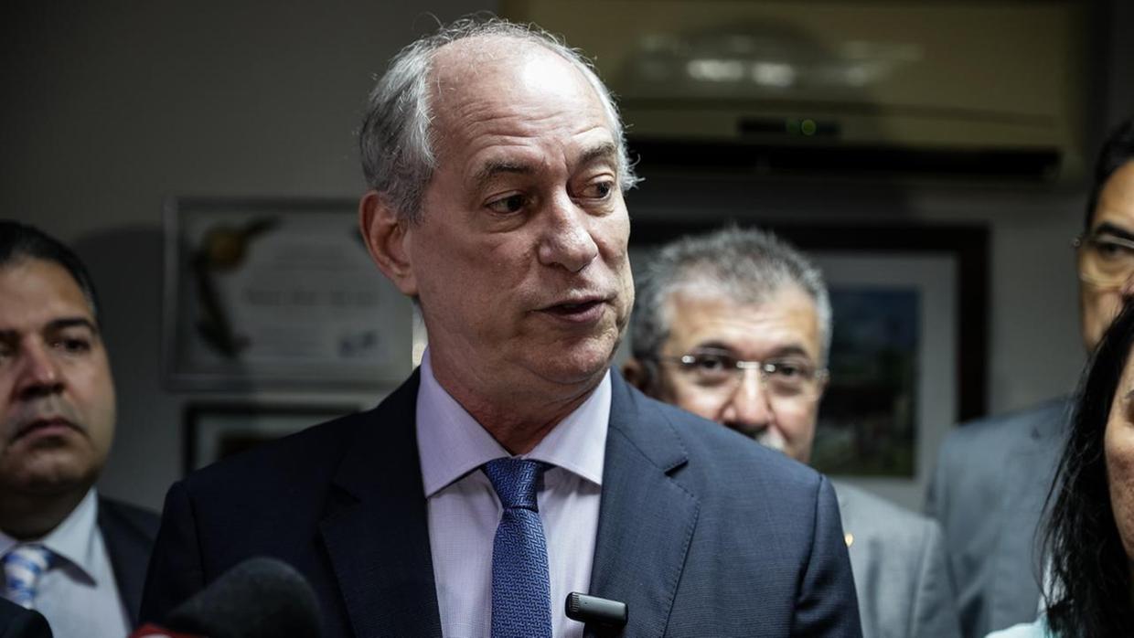 Ciro Gomes diz que não será candidato a governador do Ceará e defende Roberto Cláudio para 2026