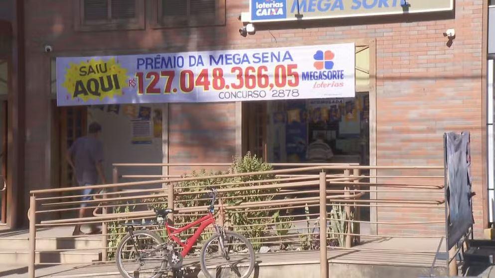 Idosa é ameaçada após vizinho espalhar ‘por brincadeira’ que ela ganhou R$ 127 milhões na Mega-Sena