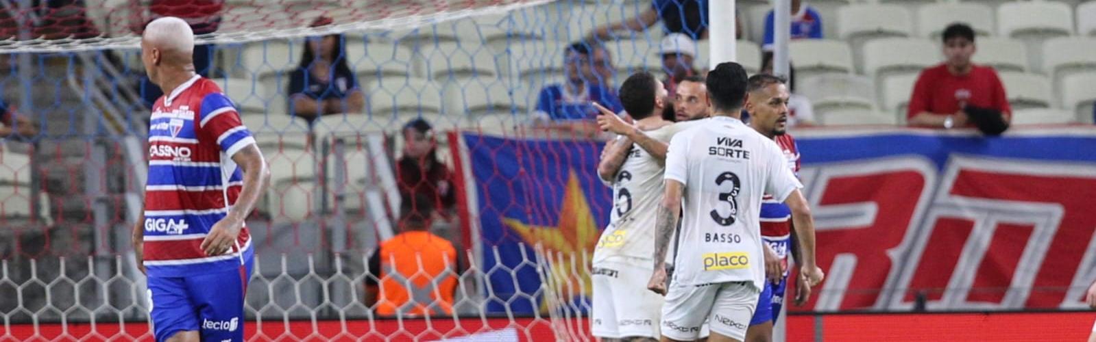 Fortaleza busca empate, mas é derrotado pelo Santos e segue na zona de rebaixamento do Brasileiro