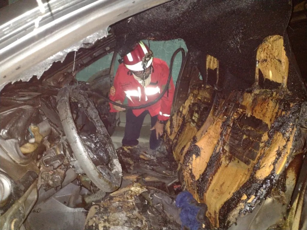 Possível incêndio criminoso em veículo, na cidade de Poranga