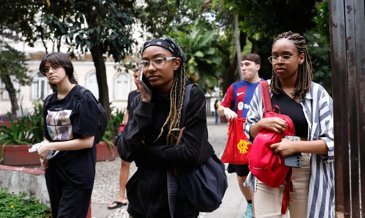 Estudantes com dívidas no Fies podem renegociar contratos