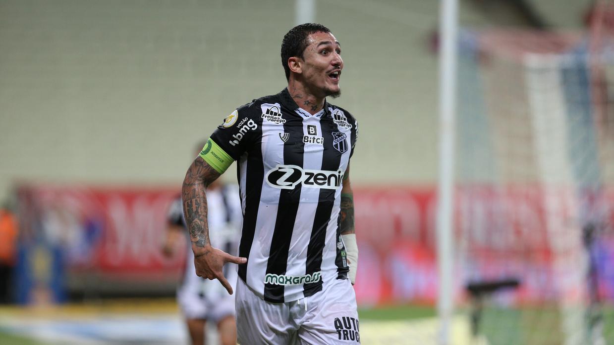 Vina será relacionado pelo Ceará para jogo contra o Juventude e deve fazer reestreia