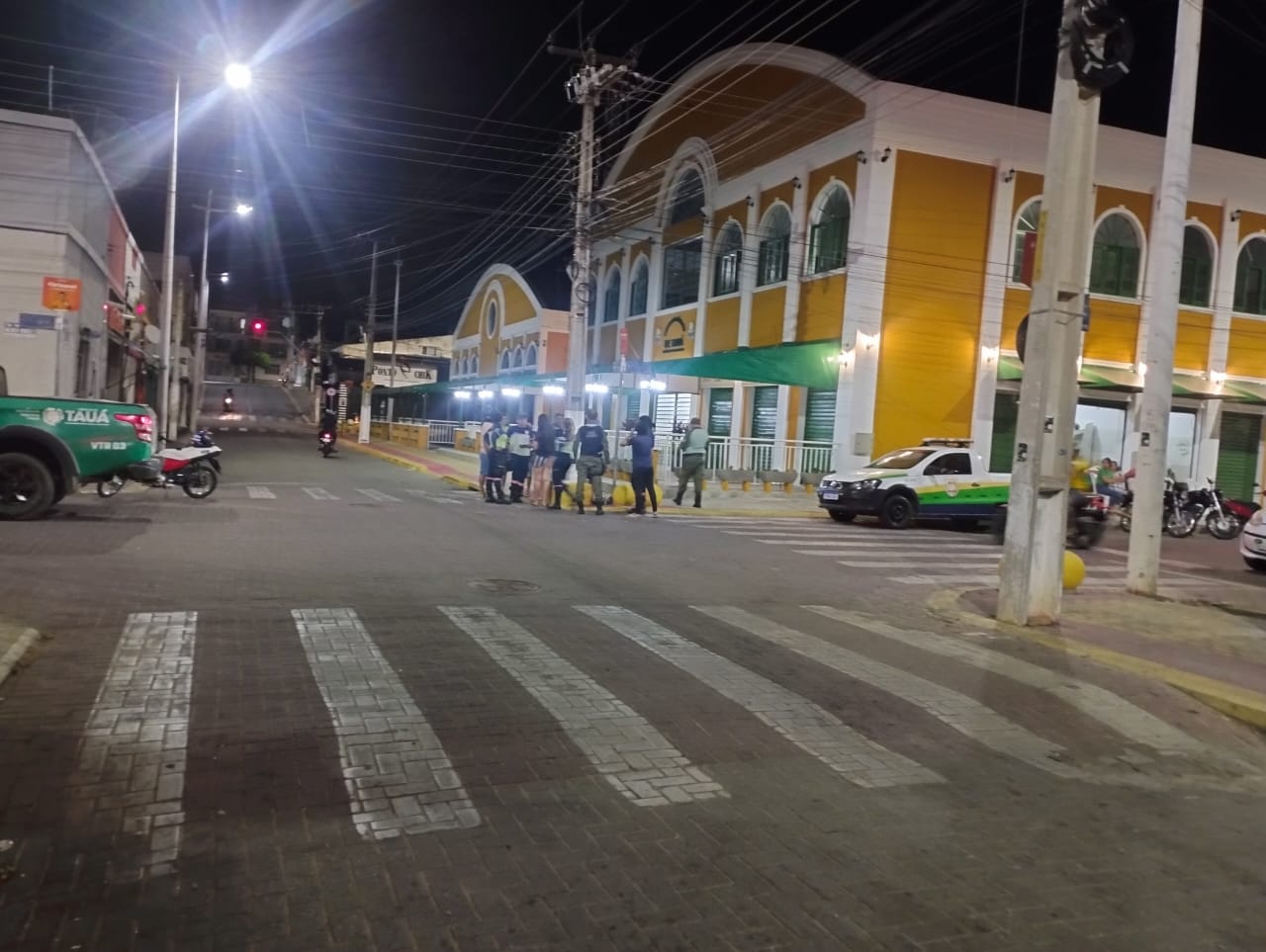 Colisão no centro de Tauá envolve motos e 3 pessoas