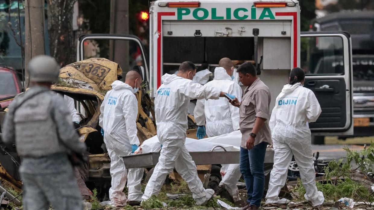 Ataque com explosivos deixa cinco morto e 36 feridos em base aérea na Colômbia