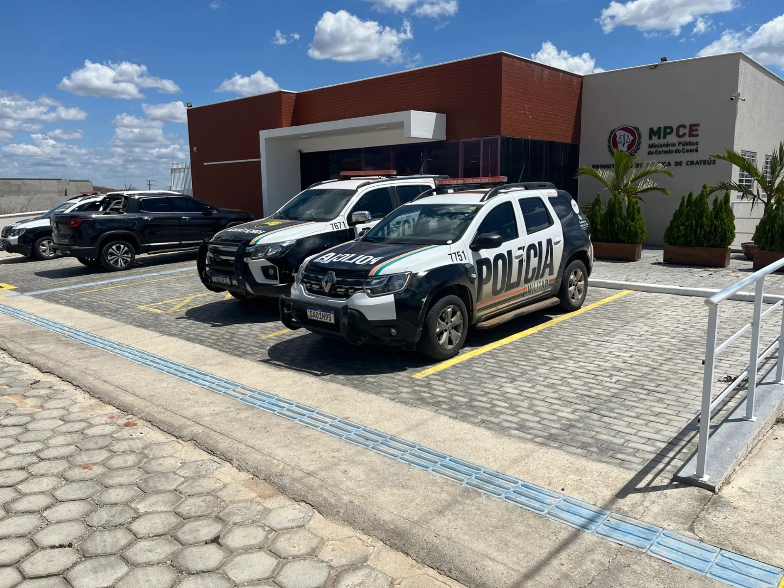Ministério Público cumpre mandado de busca e apreensão em Crateús