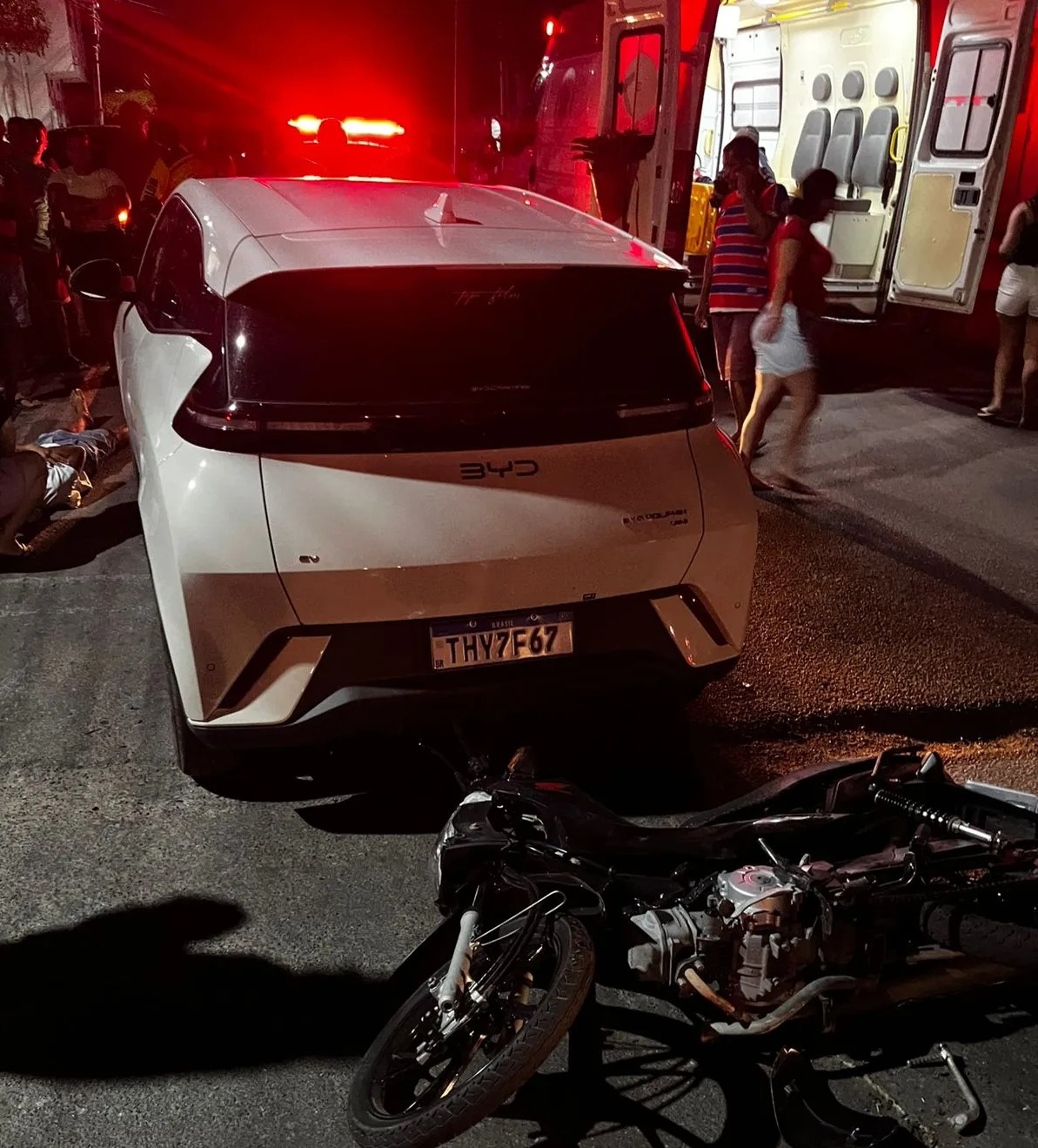 Colisão entre carro e moto deixa homem ferido em Crateús