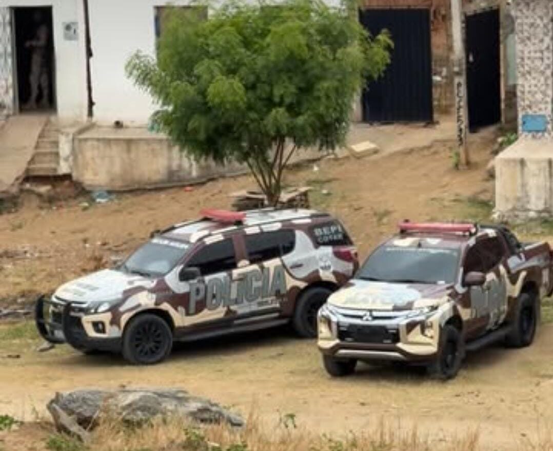 Troca de tiros, um morto e outro ferido, apreensão de armas e granadas em Boa Viagem